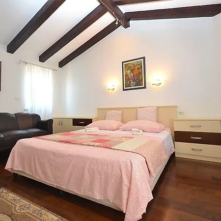 Holiday home Sverko *